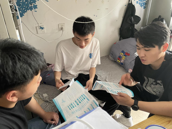 护理学院开展“资助宣传形象大使”进班级进宿舍宣讲活动1.png